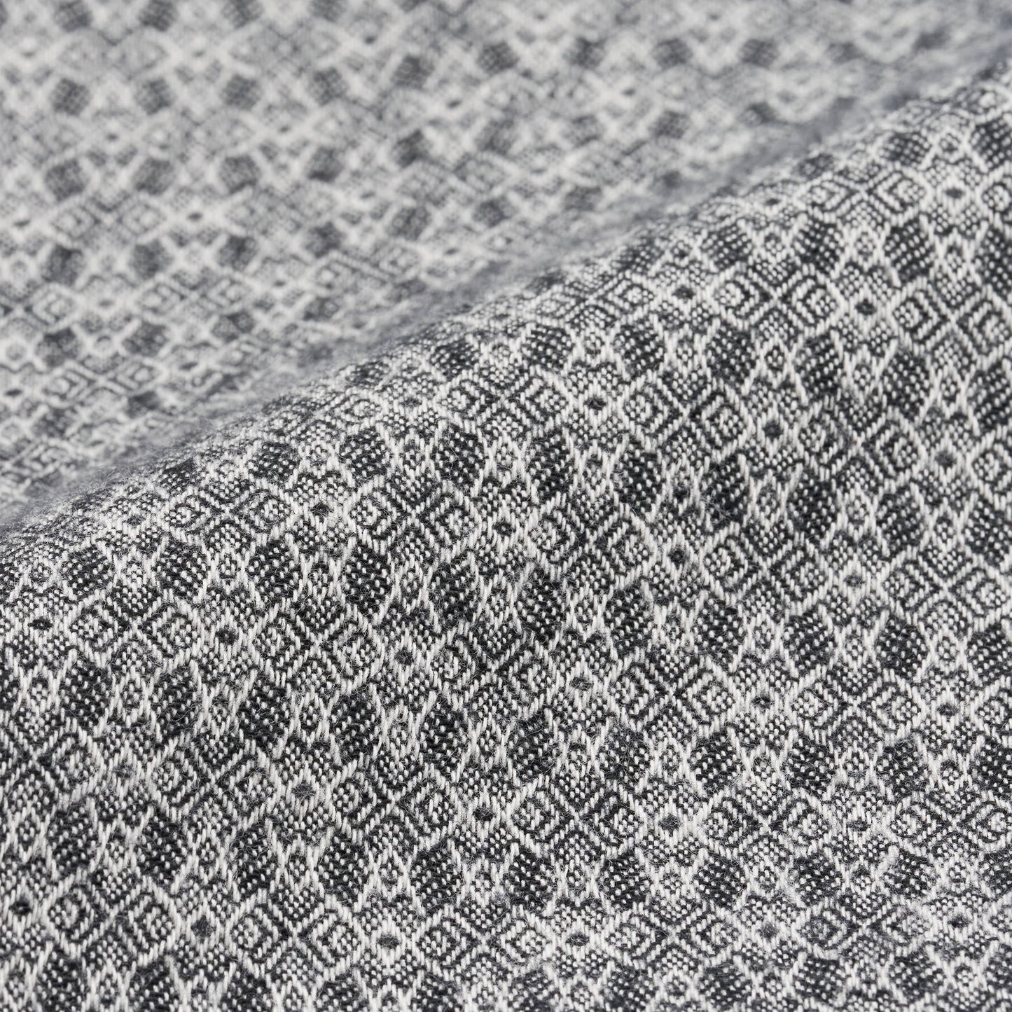 Saga Shirt Black / White (Kaleidoscope Weave)